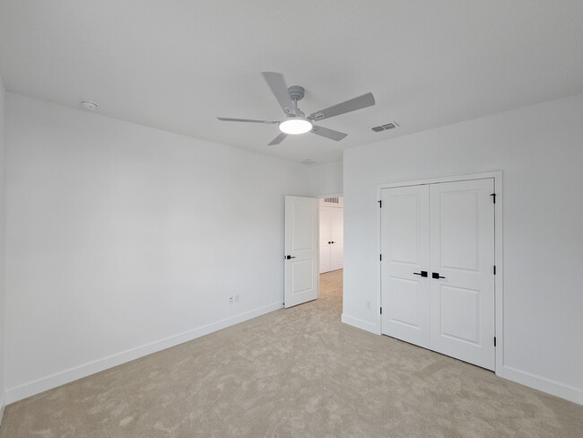 Building Photo - 408 E Oak Ave