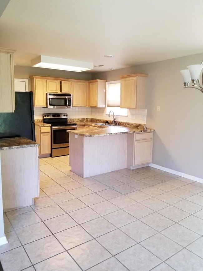 Building Photo - 2209 Maricopa Dr