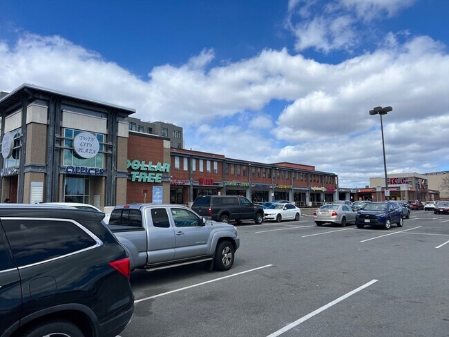 Building Photo - 170 Gore St