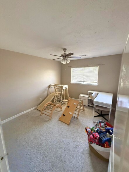 Building Photo - 11127 Fall Breeze Dr