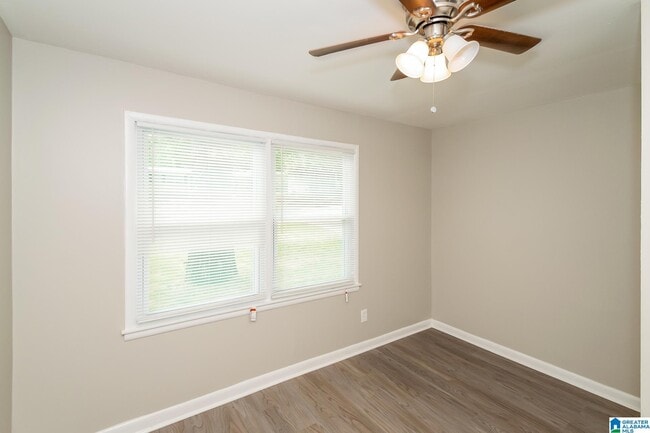 Building Photo - 565 Camellia Rd