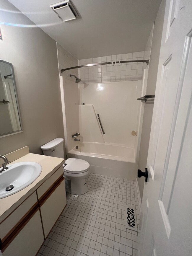 Building Photo - 2 Bed 2 Bath Home for Rent in Norfolk