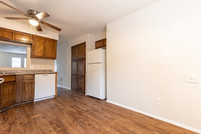 Building Photo - 323 W William Cannon Dr
