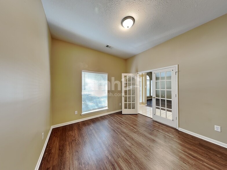 Building Photo - 1907 W Welsford Dr