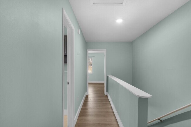 Building Photo - "Charming 2-Bed Townhouse Retreat in Fort ...
