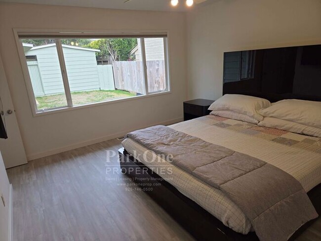 Building Photo - Super Cute Carmel Home Available for Long ...