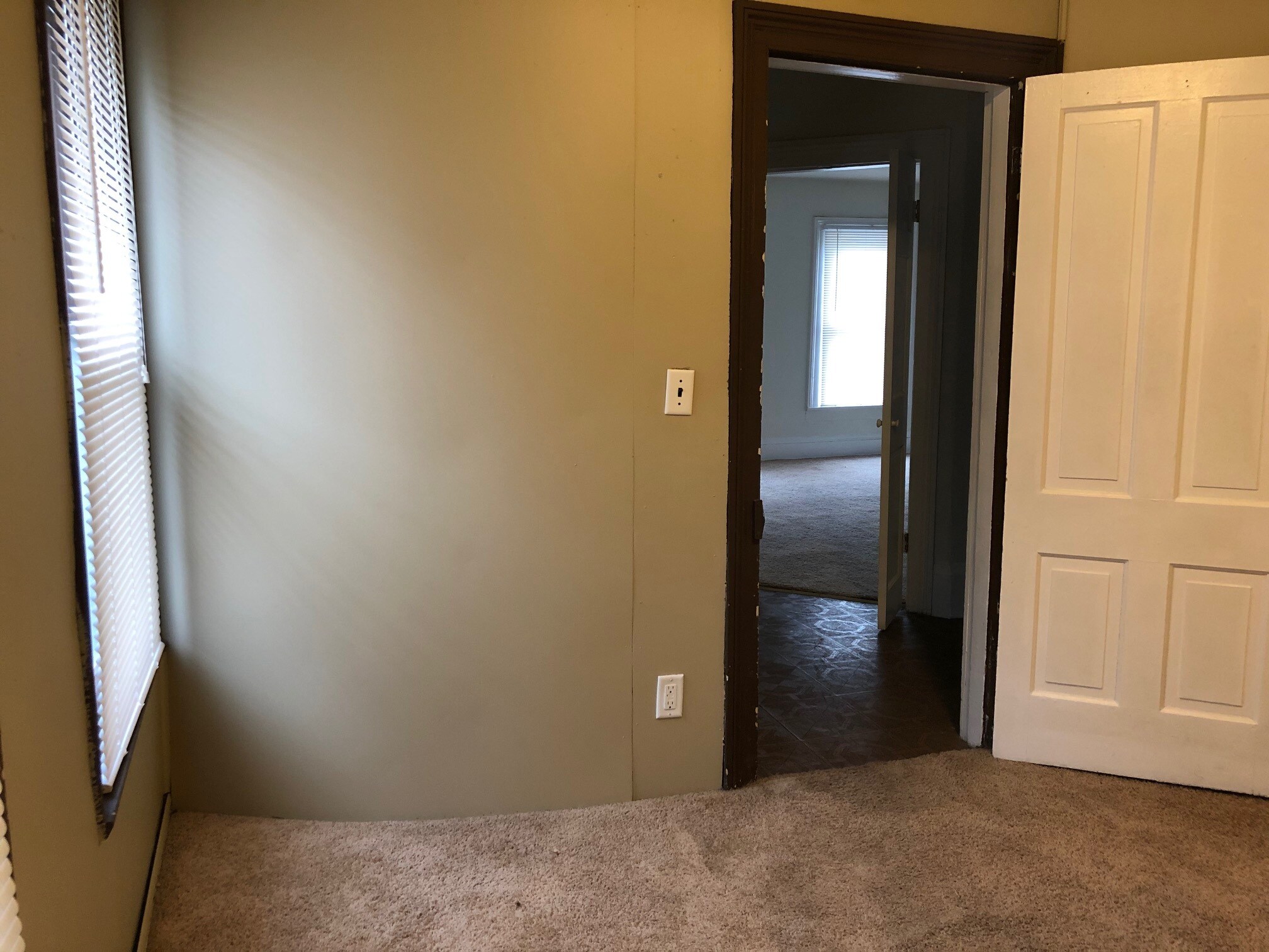 Building Photo - 516 E Chestnut St