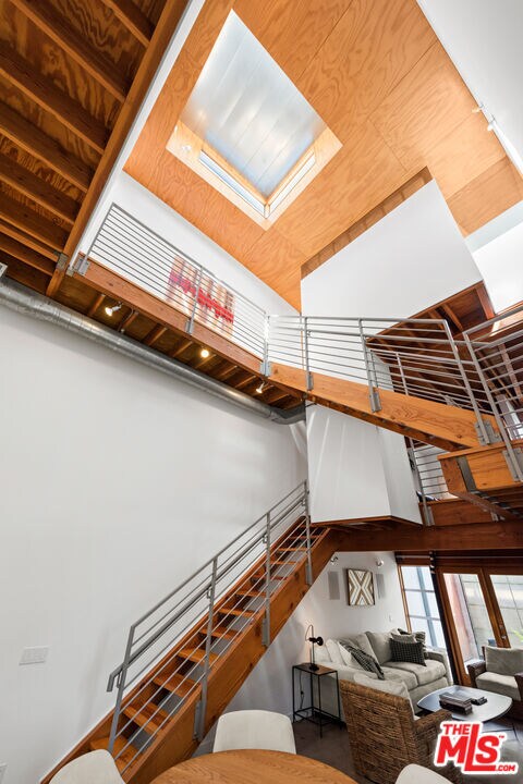 Building Photo - 503 San Juan Ave