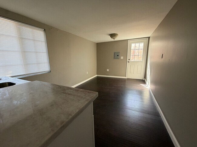 Building Photo - 4937 Sunburst Dr
