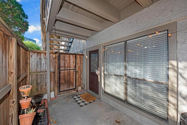 Primary Photo - 5711 Sugar Hill Dr