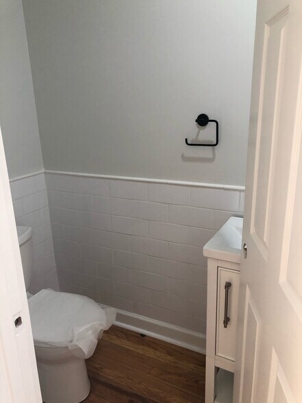 Building Photo - 301 W 51st St