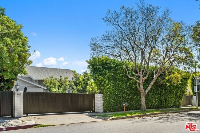 Building Photo - 400 Chautauqua Blvd
