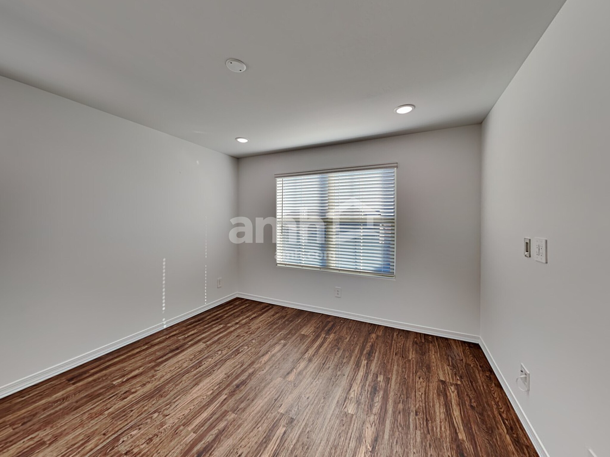 Building Photo - 795 S 150th Dr