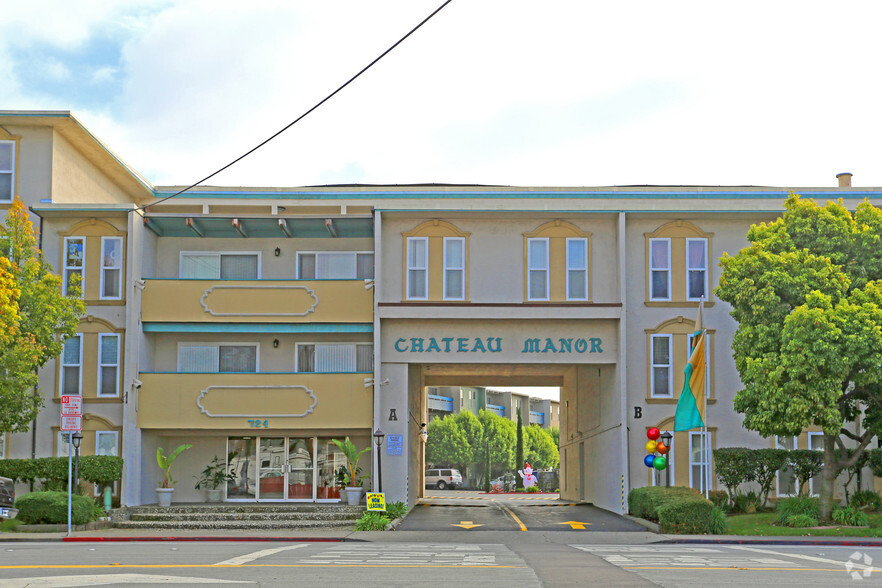 Primary Photo - Chateau Manor Apartments