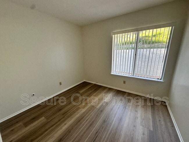 Building Photo - 10020 Larwin Ave