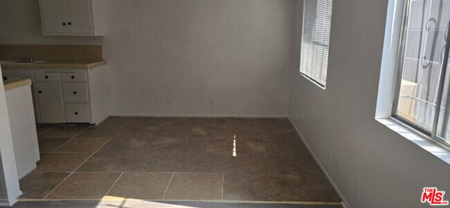 Building Photo - 2630 S La Salle Ave