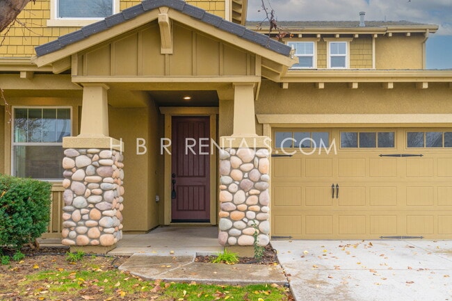 Building Photo - South Tracy 4-Bed Home with First-Floor Bedroom