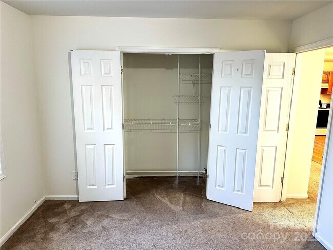 Building Photo - 5589 Wrenn Dr