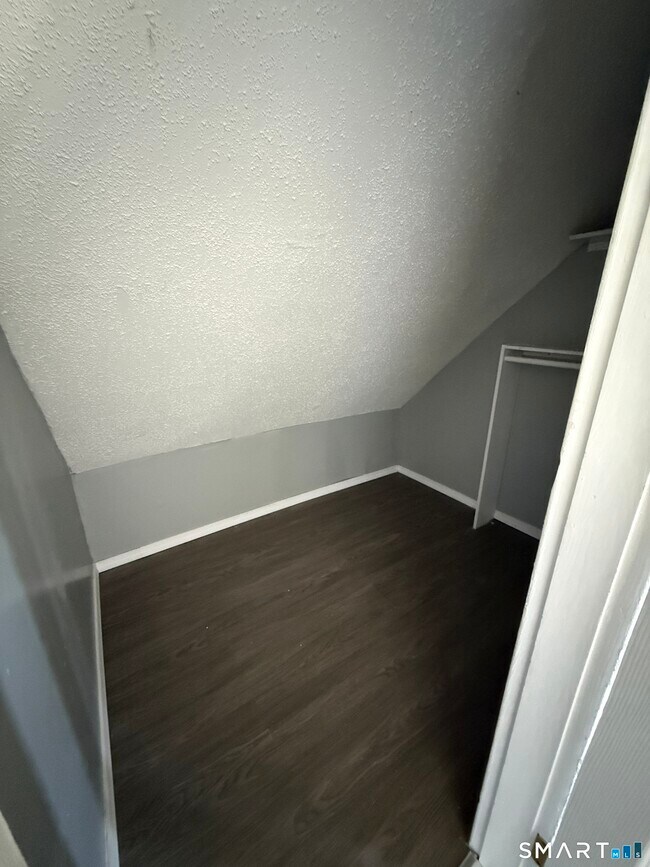 Building Photo - 74 Branch St