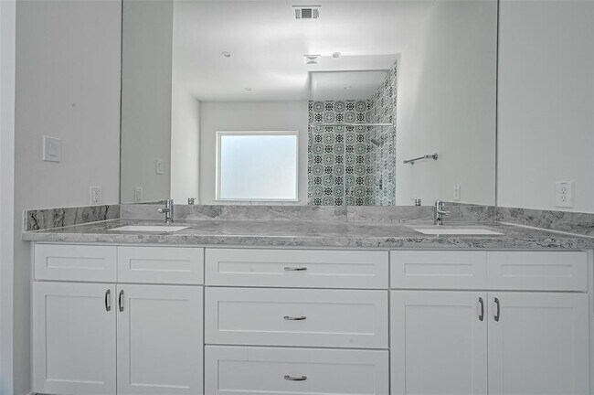 Building Photo - 8930 Spring Knoll Forest Dr