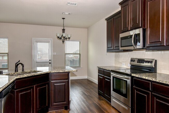 Building Photo - 6819 Jade Dr