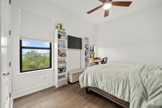 Building Photo - 223 Honey Creek Ct