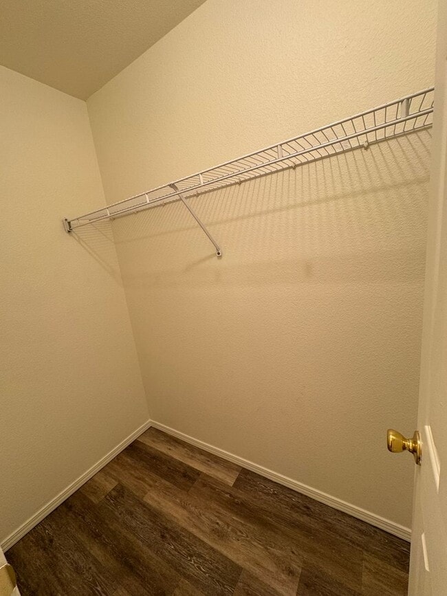 Building Photo - Beautiful 4 bedroom house avail 6/12