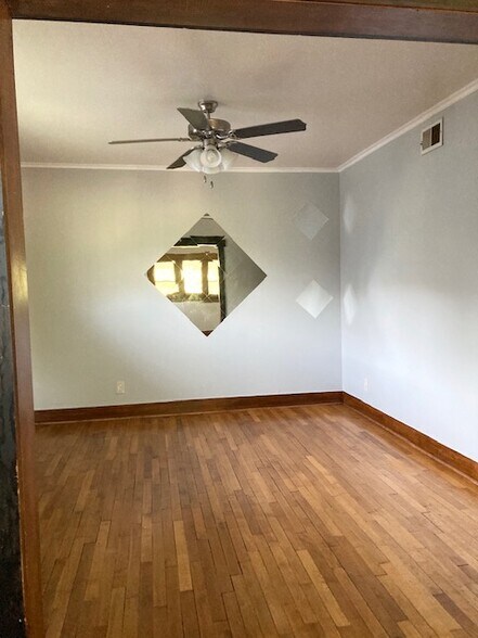 Dining room. - 1301 SW Clay St
