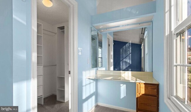 Building Photo - 6359 New Haven Ct