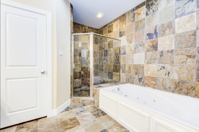 Building Photo - Modern 3 Bedroom // 3.5 Bathroom in the He...