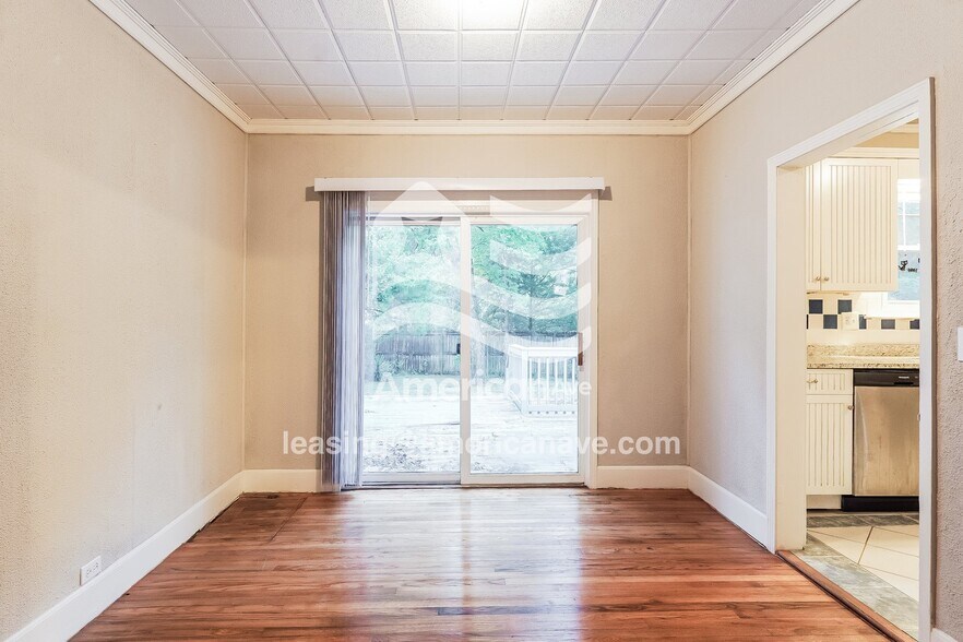 Building Photo - 3004 Shannon Dr