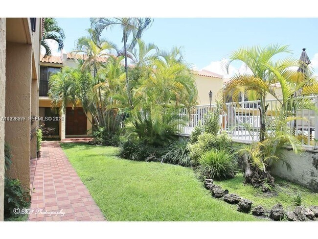 Building Photo - 1990 Brickell Ave