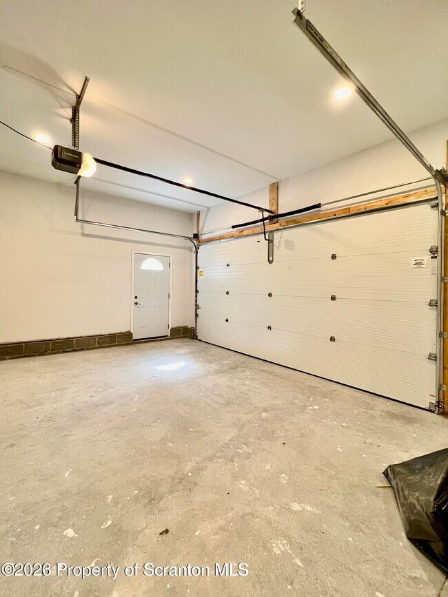 Building Photo - 400 Haven Ln