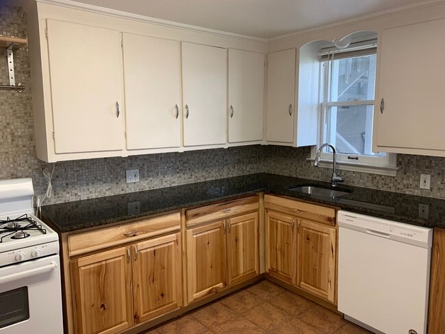 Building Photo - Royal Oak Duplex - Fairgrove