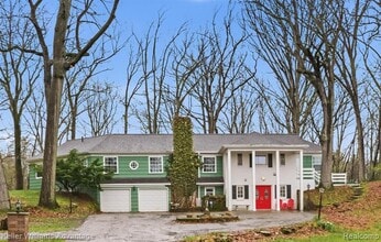 Building Photo - 6103 Park Lake Rd