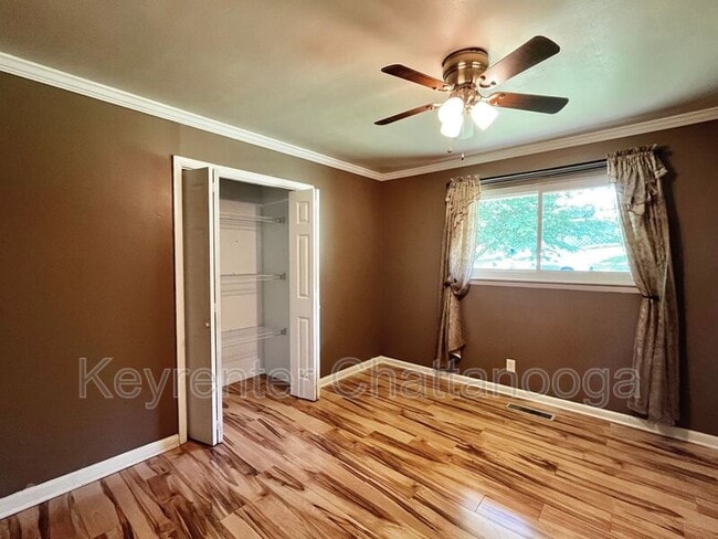 Building Photo - 1635 Green Hills Dr