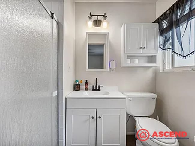 Building Photo - Pet-Friendly 3 Bed, 2 Bath Near Bakersfiel...