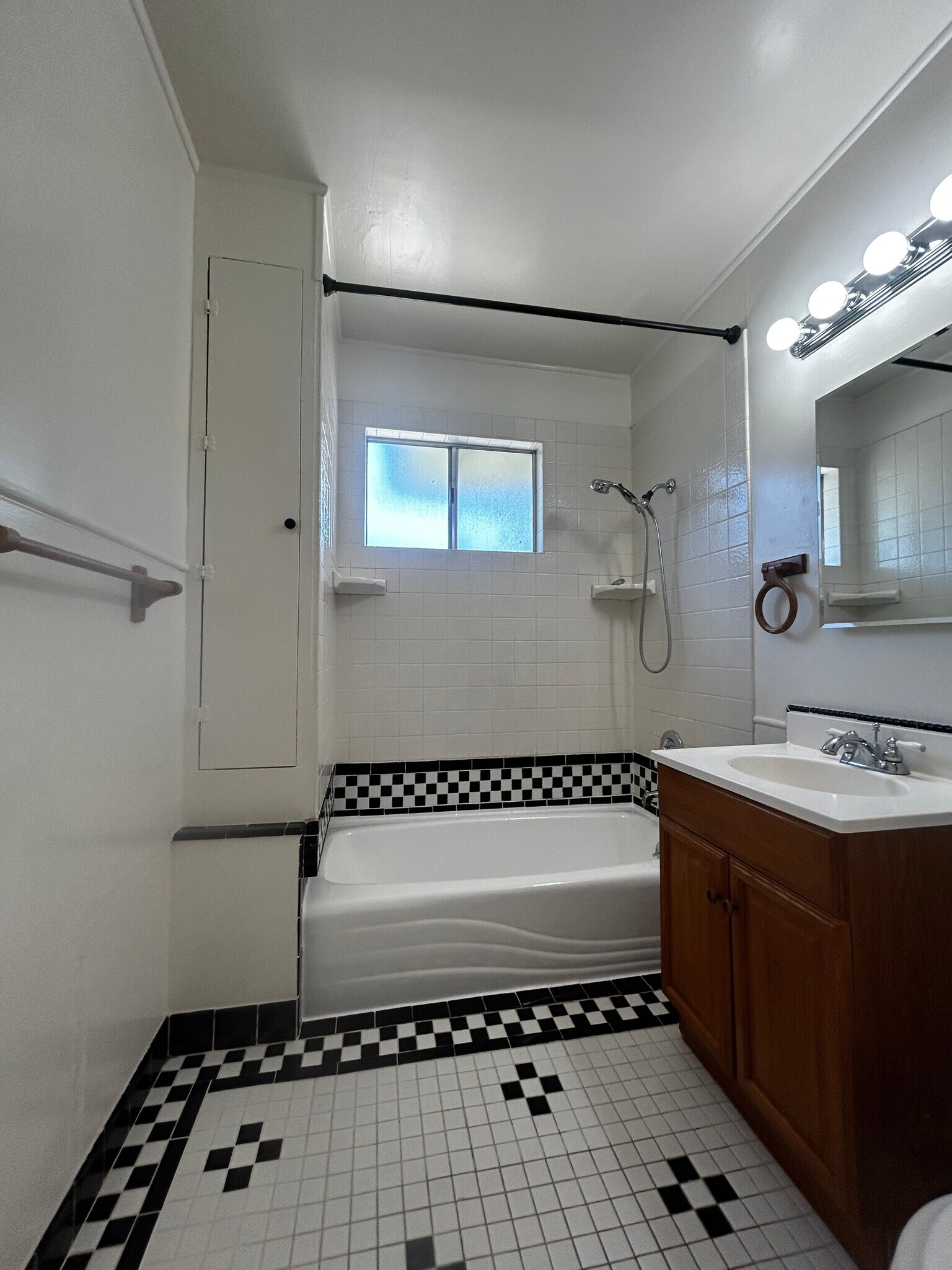 Building Photo - 254 N Canyon Blvd