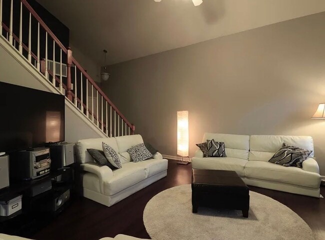 Building Photo - 568 Wellington Gardens Dr