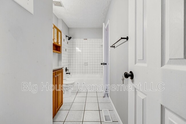 Building Photo - 9 Kings Wharf Pl