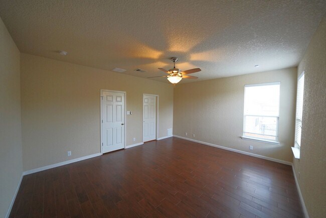 Building Photo - Beautiful One Story Home in Gated Community. Realtor Commission Offered: $500