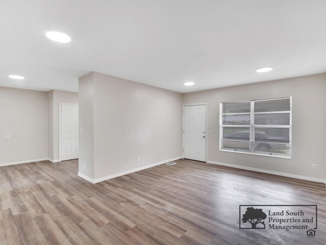Building Photo - 905 14th St NE