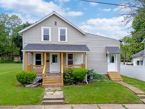 Building Photo - Two Bedroom Duplex