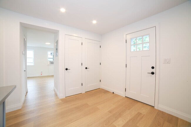 Building Photo - 56 N Spring St