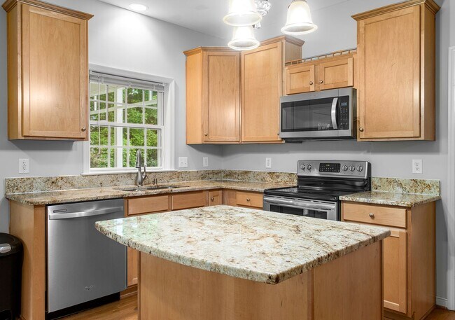 Building Photo - HAMPTON PARK - Pristine 4-5 bedroom home a...