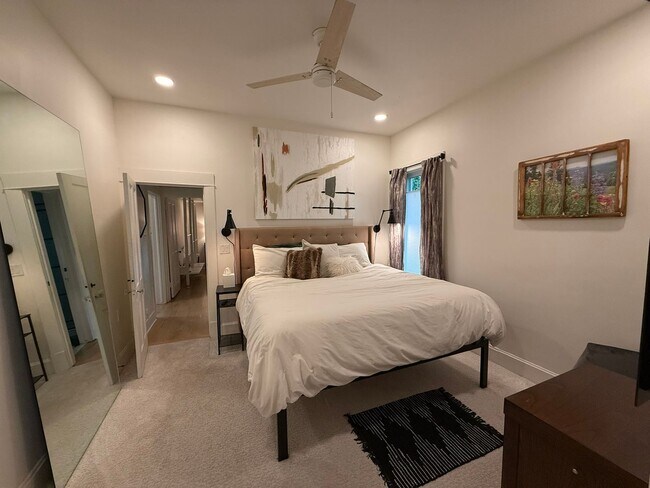 Building Photo - Fully Furnished Executive Home - Just Step...