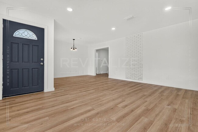 Building Photo - 2900 Lott Dr