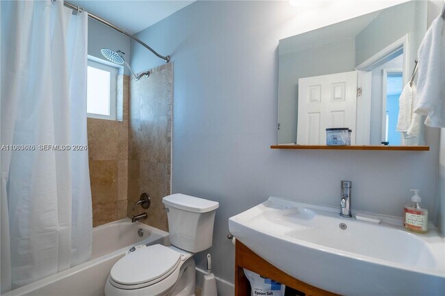 Building Photo - 1501 SW 35th Terrace