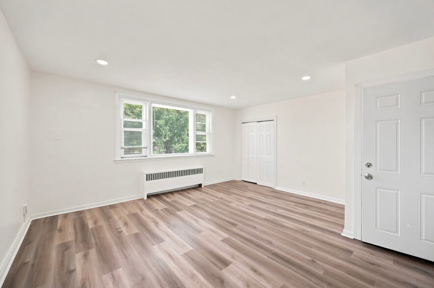 Building Photo - 6713 E Roosevelt Blvd