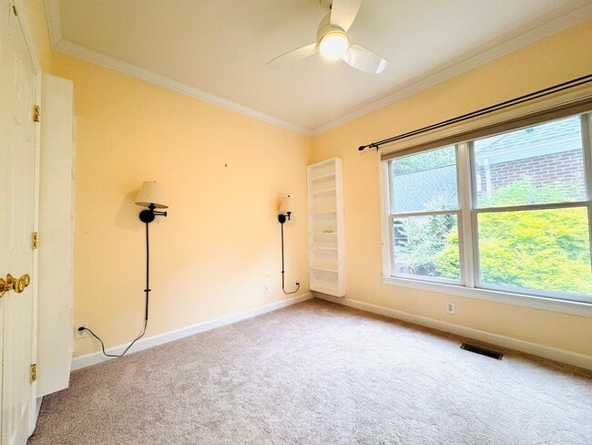 Building Photo - Gorgeous One Level Home in Chapel Hill